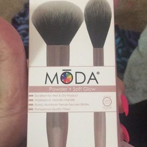 Brand new in the box never been used moda brushes
